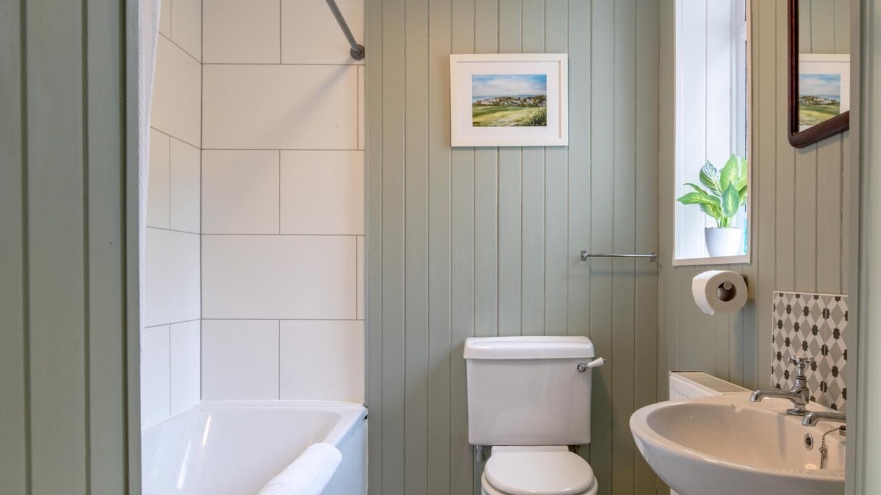 Photo of Bathroom in Mortehoe