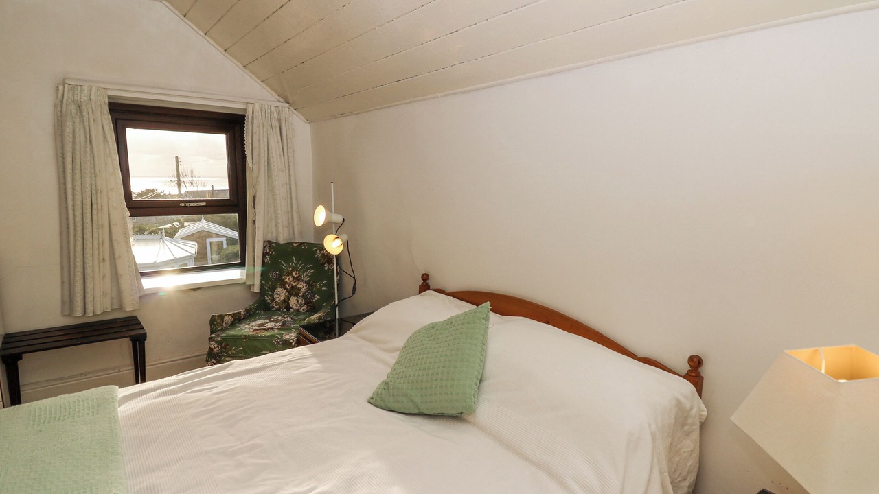 Photo of Bedroom in Crynant