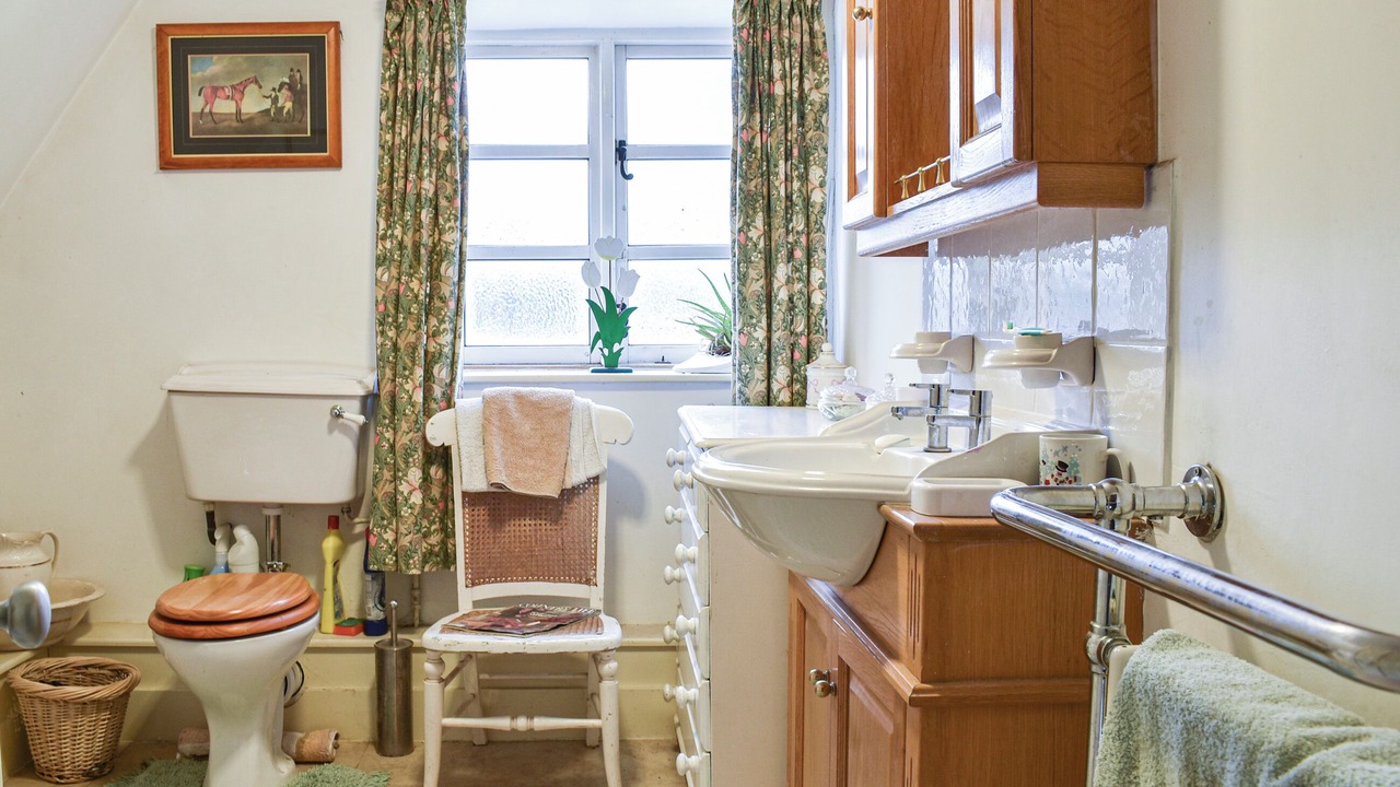 Photo of Bathroom in Alton Barnes