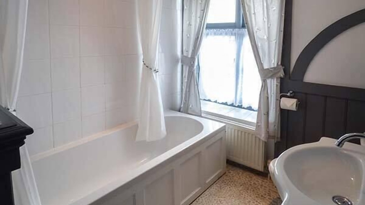 Photo of Bathroom in Torquay City Centre