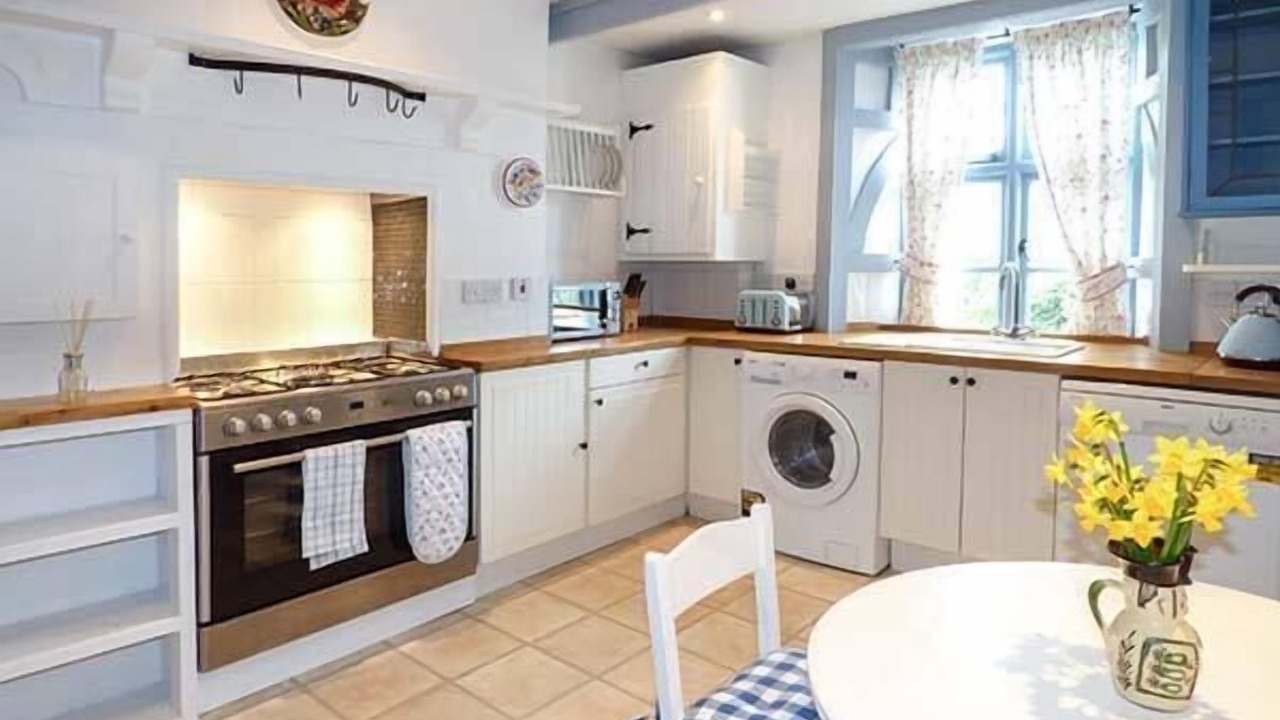Photo of Kitchen in Torquay City Centre
