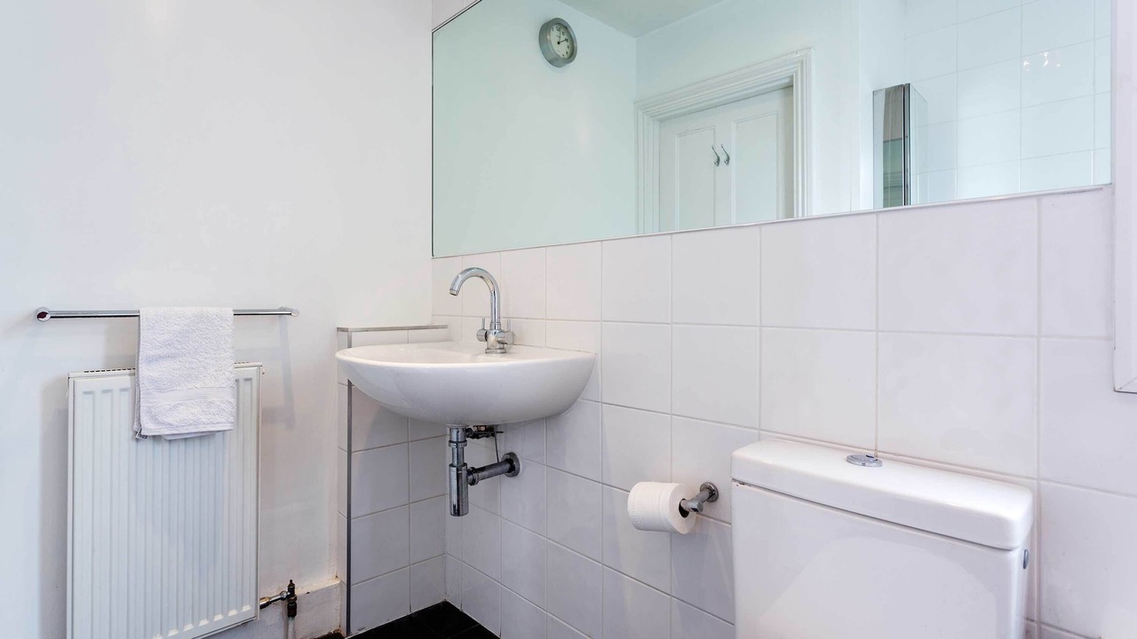 Photo of Bathroom in Ravenscourt Park