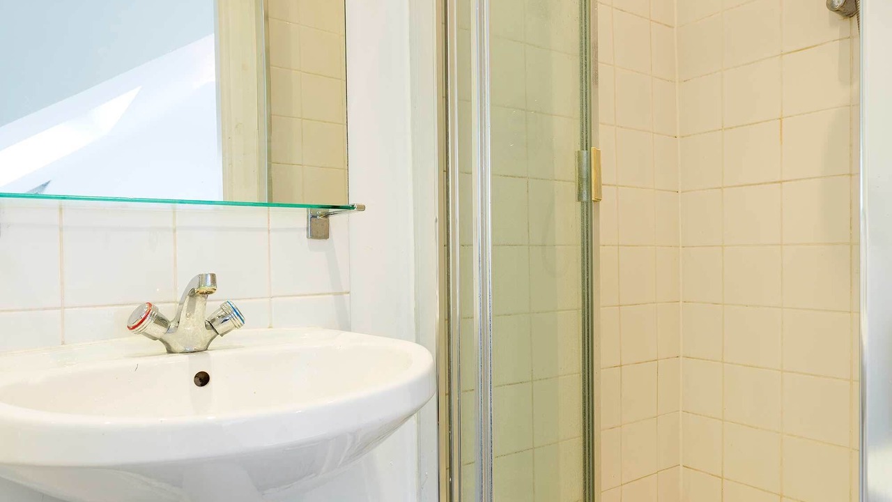 Photo of Bathroom in Ravenscourt Park
