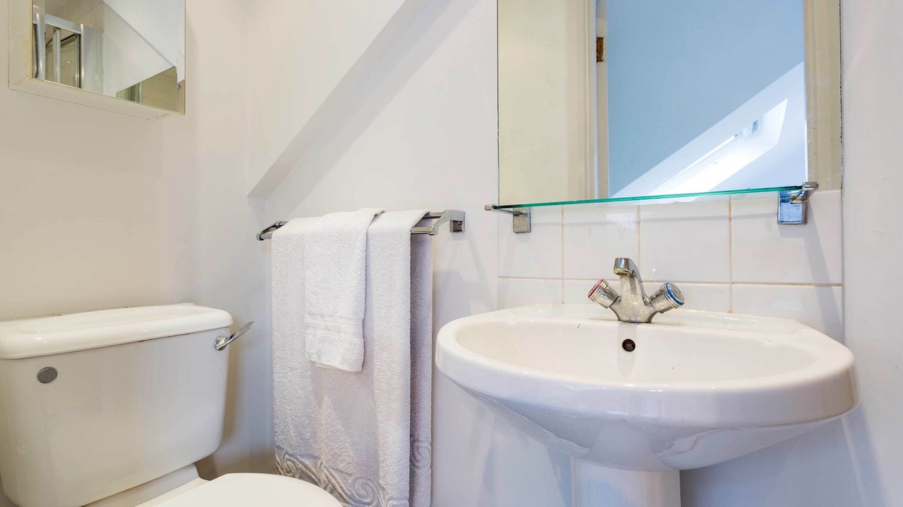 Photo of Bathroom in Ravenscourt Park
