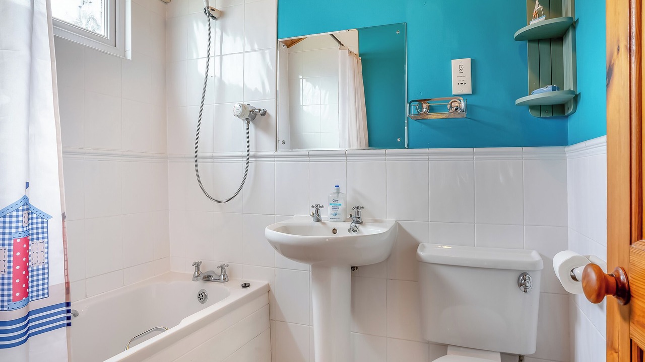Photo of Bathroom in Staithes