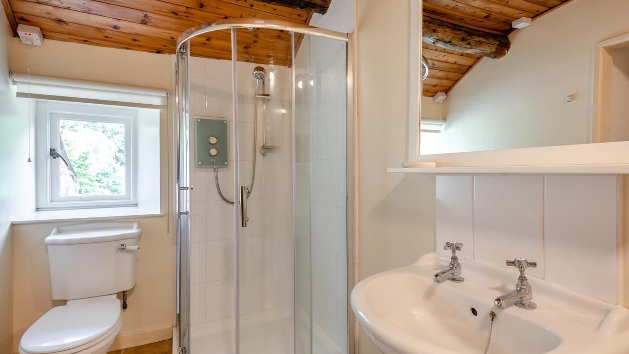 Photo of Bathroom in Pooley Bridge