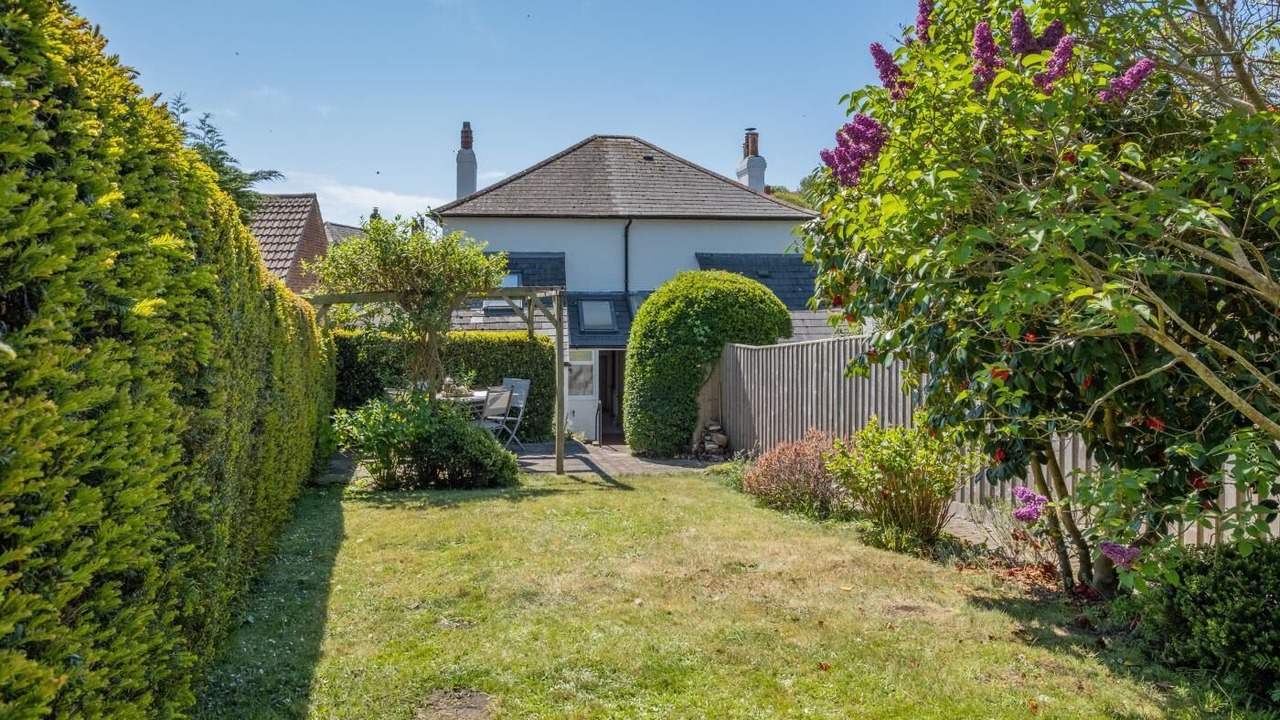 Photo of Outdoor in Niton