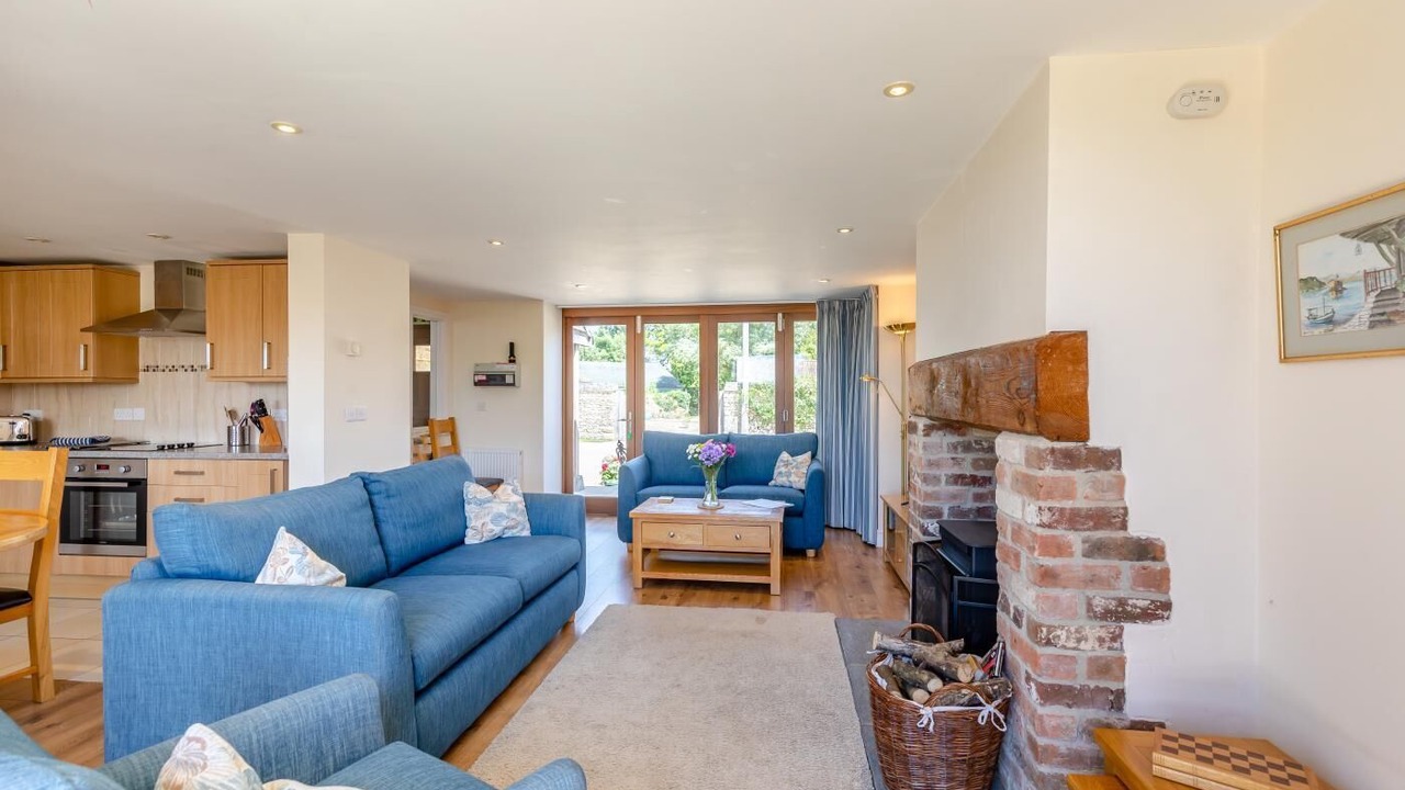 Photo of Livingroom in West Compton