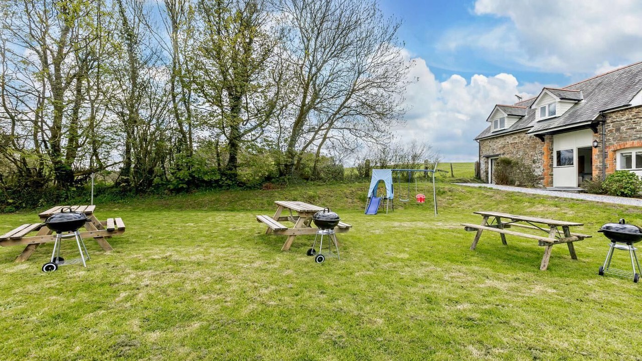 Photo of Outdoor in Black Torrington