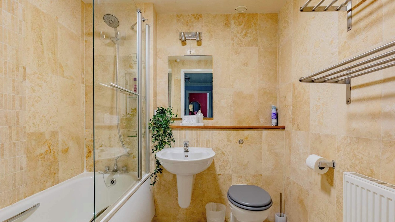 Photo of Bathroom in Shadwell