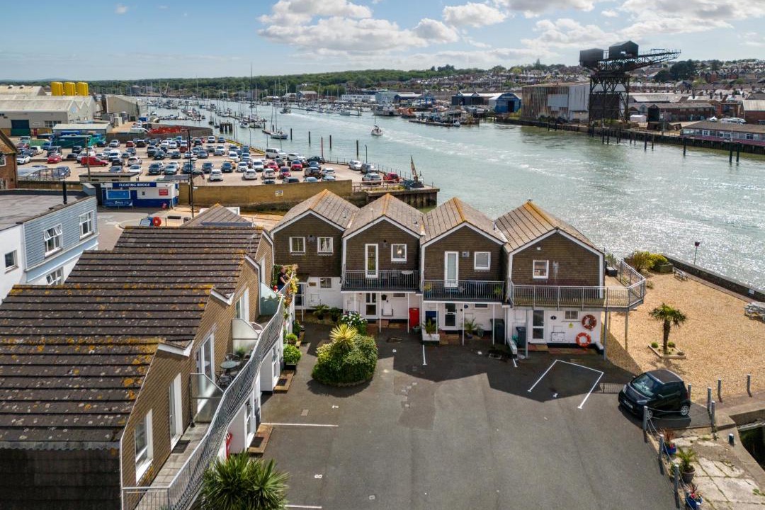 Photo of Others in East Cowes