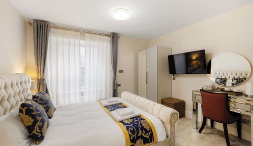 Deluxe King Room