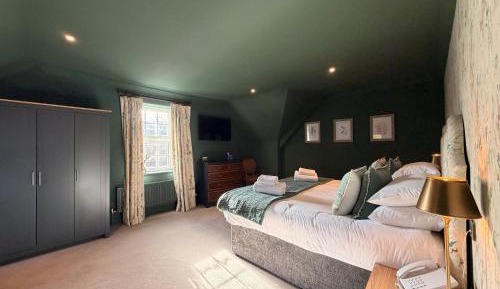 Deluxe King Room