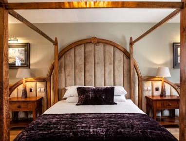 Deluxe Queen Room - Oak