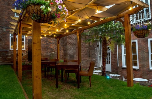 Newbury Hotel | The Chequers Hotel