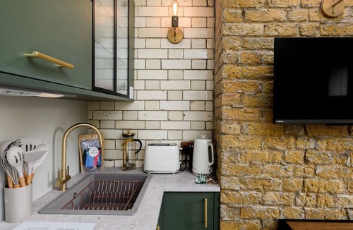 Ferndale Apartment | Brixton Lofts - Deluxe Studio (No.3)