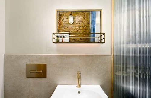 Ferndale Apartment | Brixton Lofts - Deluxe Studio (No.3)