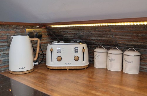 Malborough Cottage | GARDEN VIEW APARTMENT, pet friendly, with a garden in Malborough