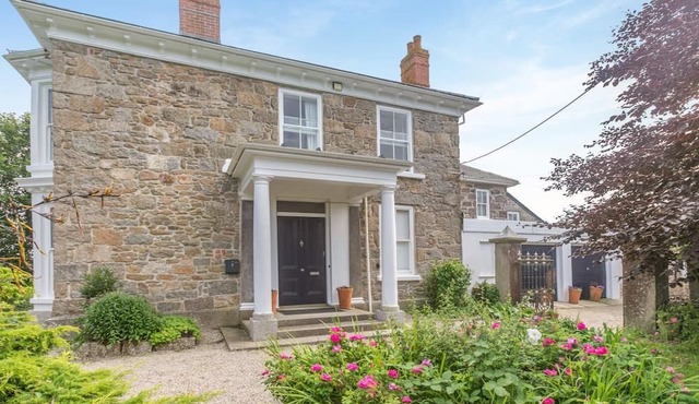7 Bed in Mousehole (oc-boslan)