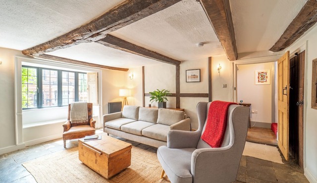 Characterful Grade II Listed Cottage in Bodicote - Pass the Keys