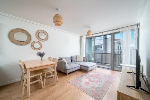 Bright 2-Bed Apartment in North Acton
